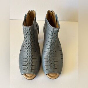 EARTH Women’s Bronze Blue Leather Open Toe Wedge Sandals